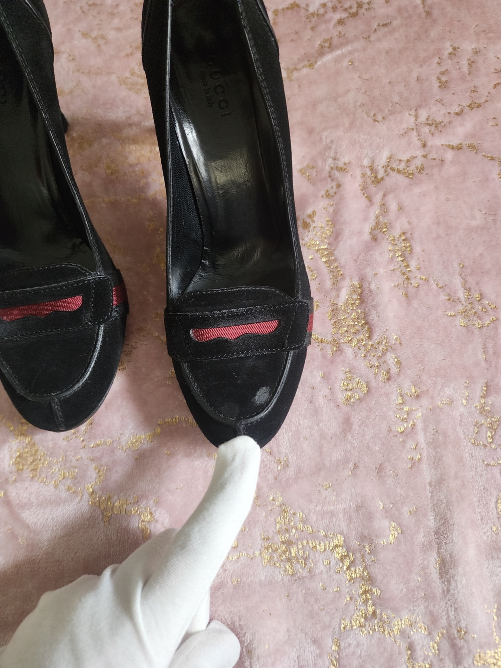 GUCCI | Black Accent Suede Pumps - Picture 13 of 16